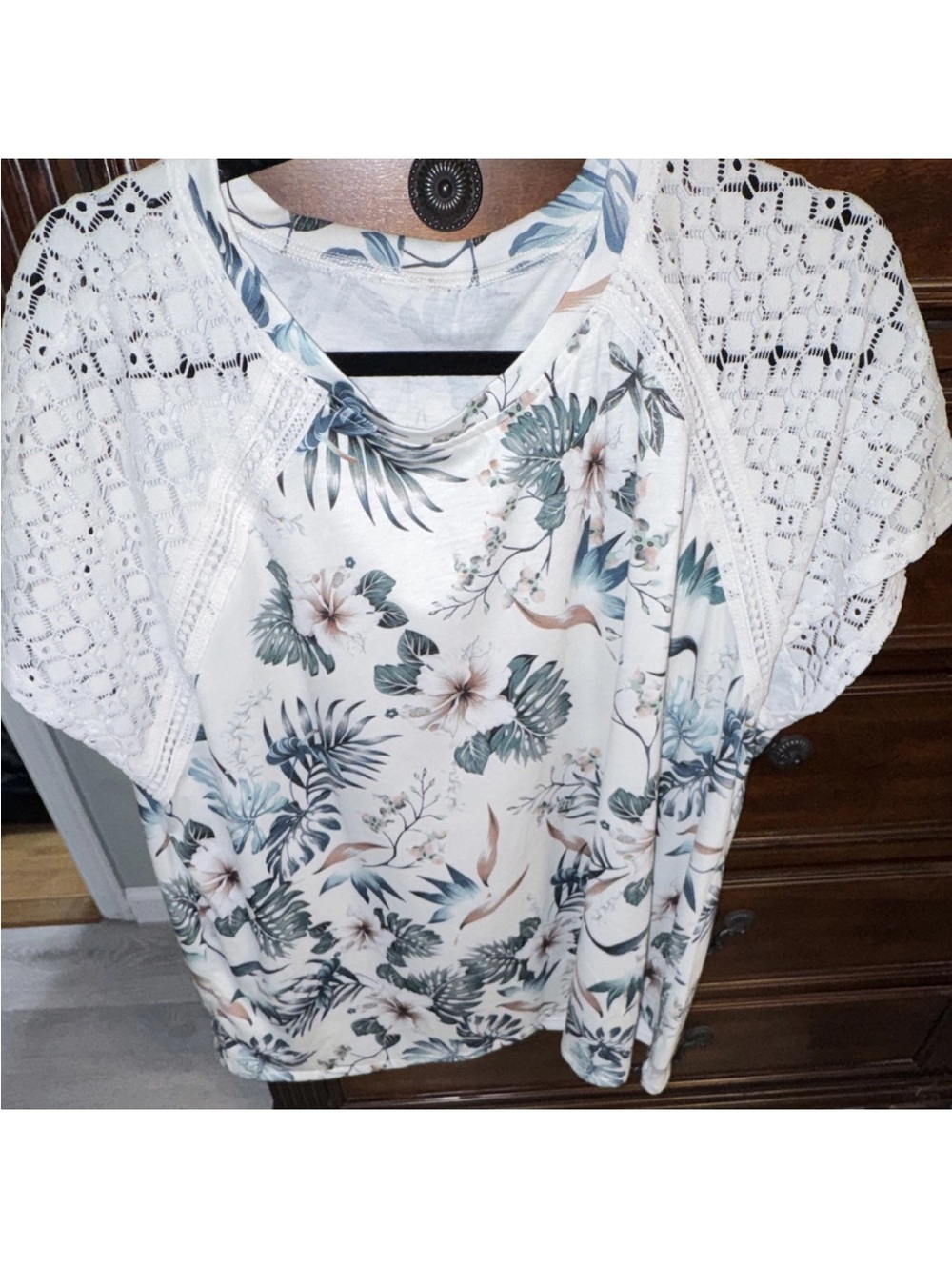 Source Unknown White Floral Top with Crochet Cap Sleeves